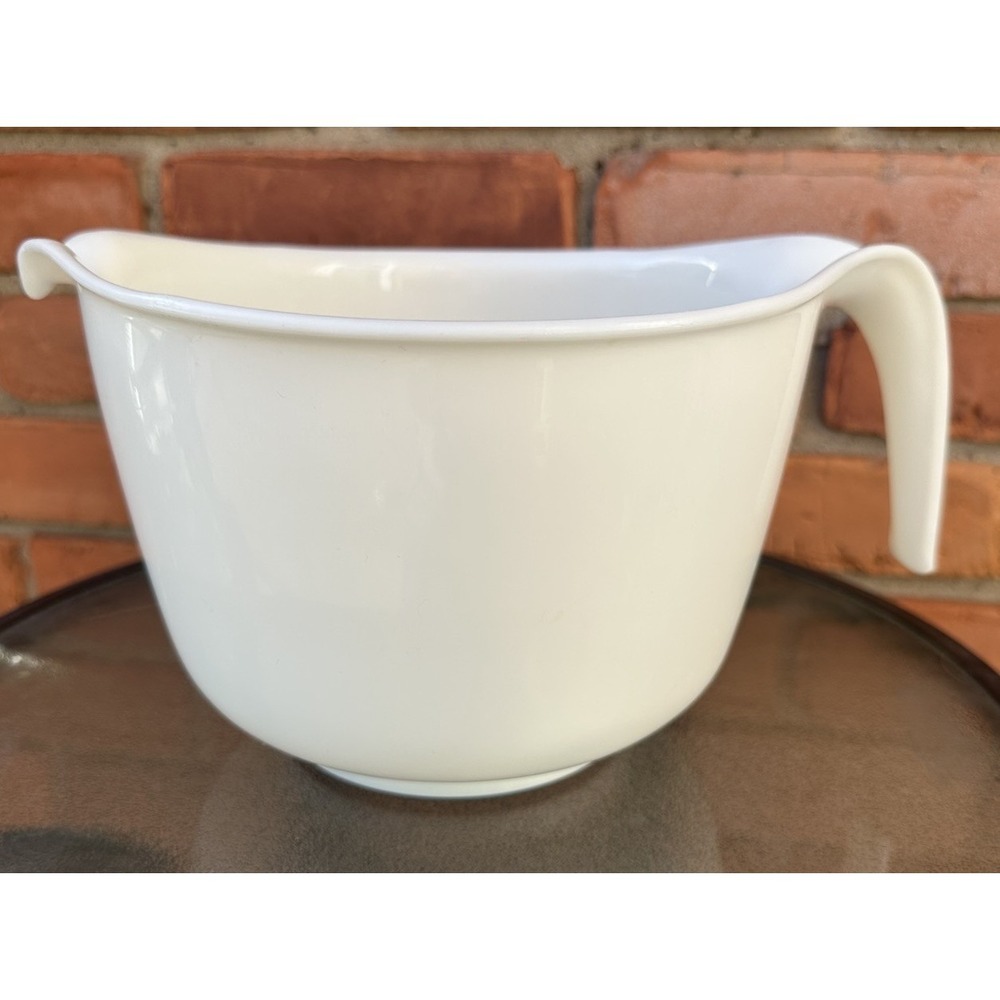 Rubbermaid 3 Qt. 12 Cup Batter Bowl Grip & Mix Measuring White Large VTG #2663